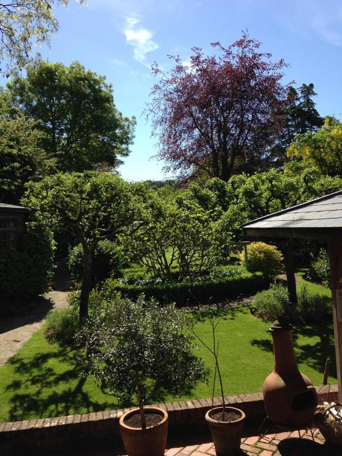 The Waltons Bed & Breakfast Dorking Exterior foto