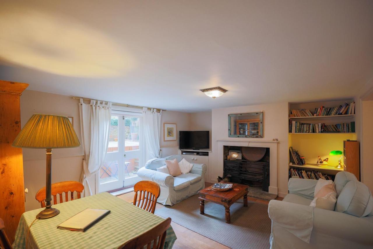 The Waltons Bed & Breakfast Dorking Exterior foto